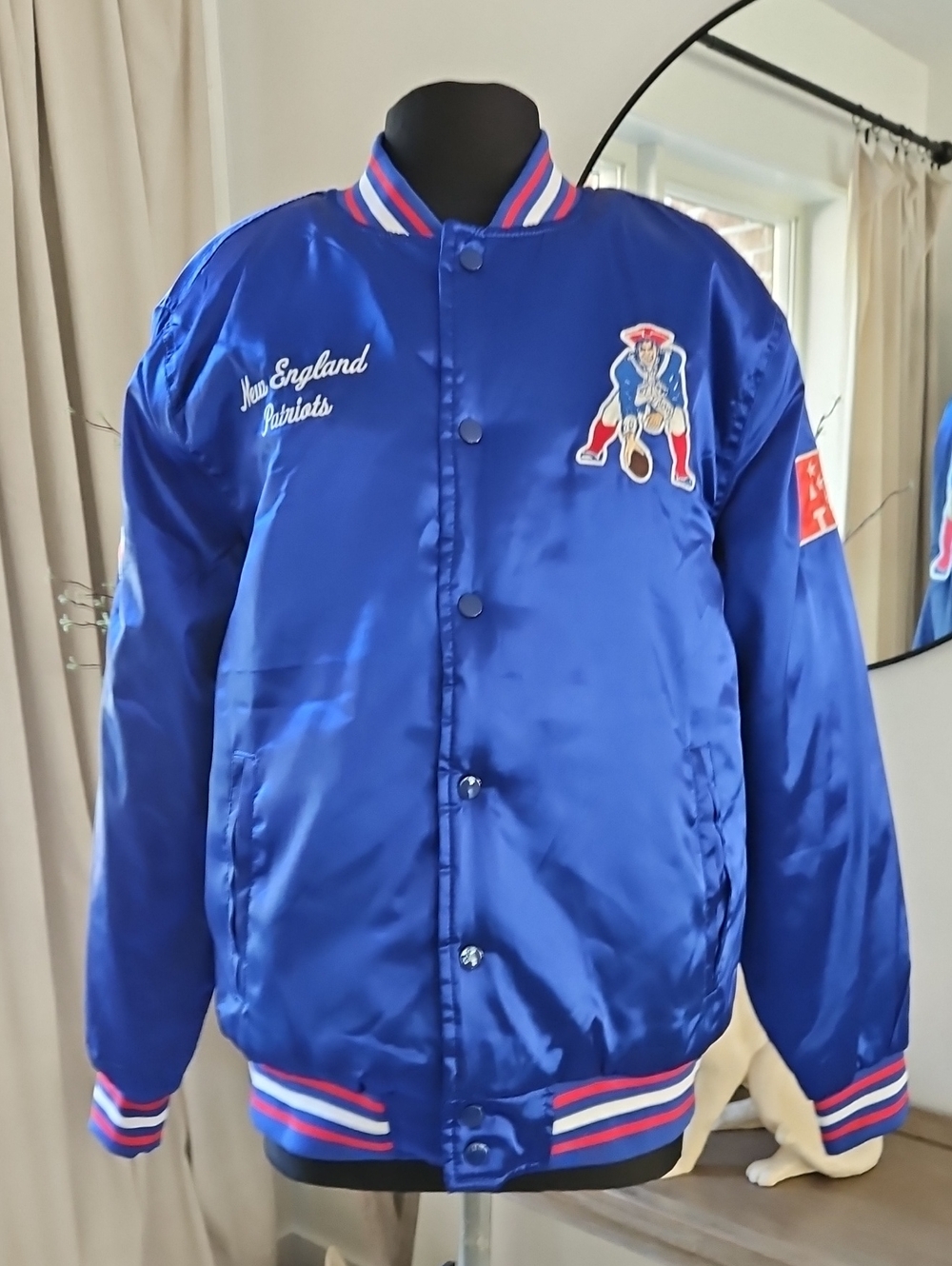 ULTRA GAME NFL Team Apparel Blue Satin New England Patriots Satin Jacket. Size L